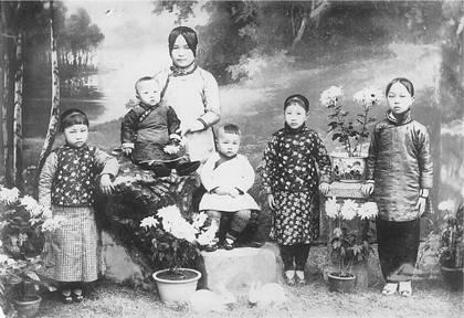 Chao-ho Yun-ho and Yuan-ho with their two younger brothers and their first - photo 6