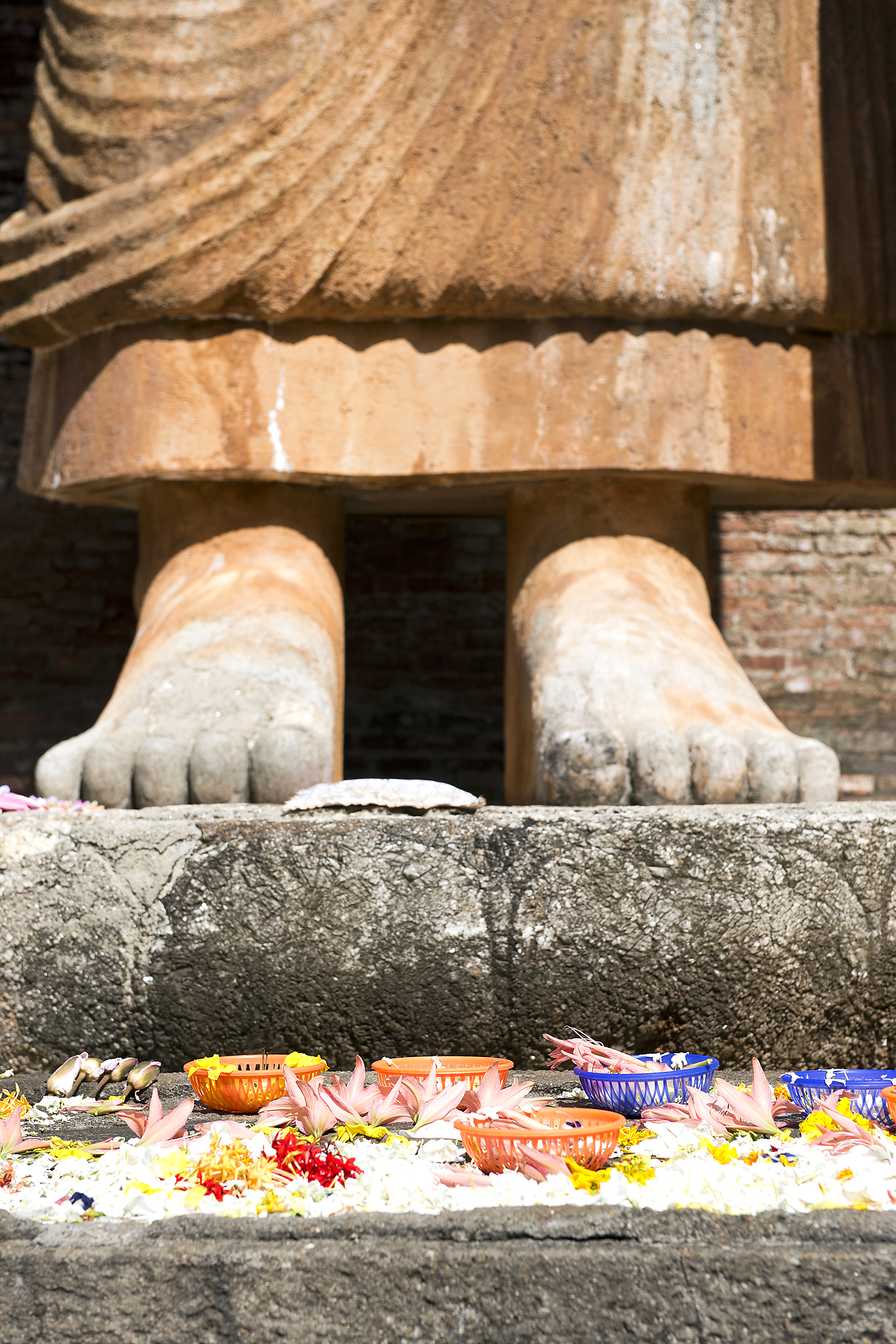 Statue of Buddha Maligawila IDRIS AHMED GETTY IMAGES My fascination with - photo 8