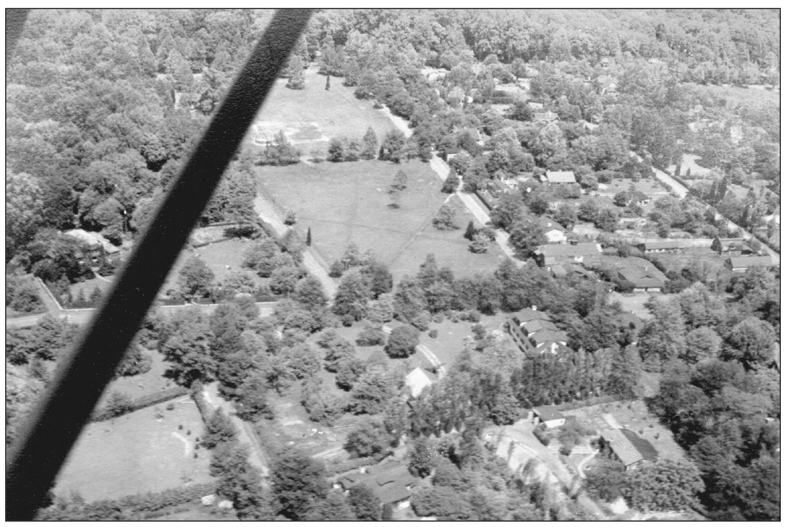 Considerably more wooded in 1936 than it was in 1900 this aerial view of Arden - photo 2