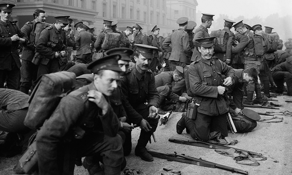 The Irish Guards outside Wellington Barracks on mobilization The basic - photo 4