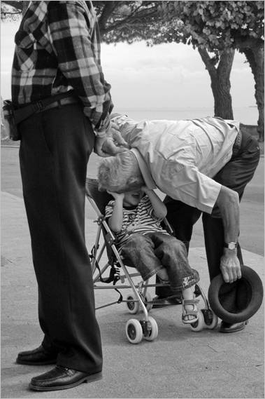 Above The Kiss Royan France - 1125 s f8 ISO 200 40 mm Street - photo 15