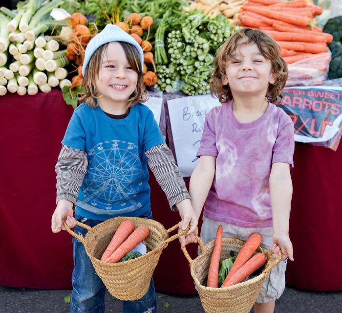 For my favorite farmers market cooks Sarah and Monique Leslie This book is - photo 1