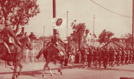 Japanese troops parade through the Chinese city of Shanghai which they - photo 3