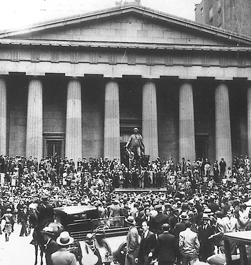 These men and women packed the street and steps around a statue of George - photo 5