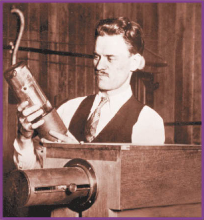 Image Credit Farnsworth Archives Farnsworth works on an early TV camera - photo 14