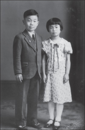 MARY MATSUDA GRUENEWALD COLLECTION Mary Matsuda 5 and her brother Yoneichi - photo 8