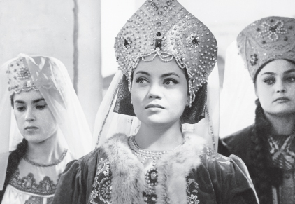 Marina center in her first film role Dunyasha in Rimsky-Korsakovs The Tsars - photo 10