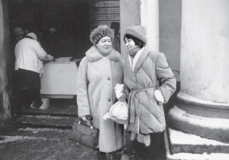 Visiting my mother in Leningrad after I had been in the US for five years - photo 12