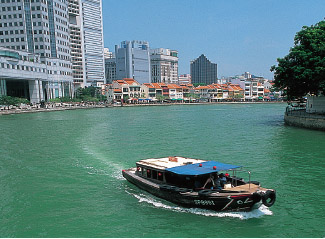 Elgin Bridge and the Singapore River Cruise Centre and one of the cable car - photo 14