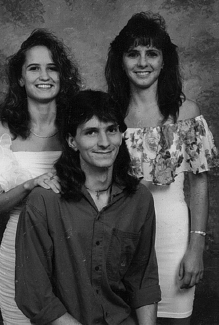 Greg Owen with his sisters long before he became involved with Kelly - photo 14