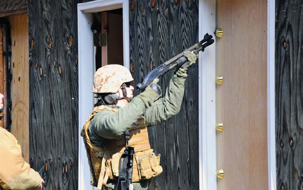 February 2009 a trainee at the USMC Dynamic Entry School at Quantico - photo 6