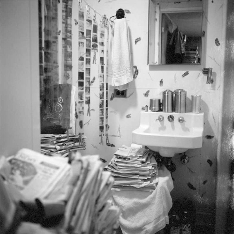 Maiers bathroom doubled as a darkroom Highland Park Illinois c 1950 W hen - photo 4