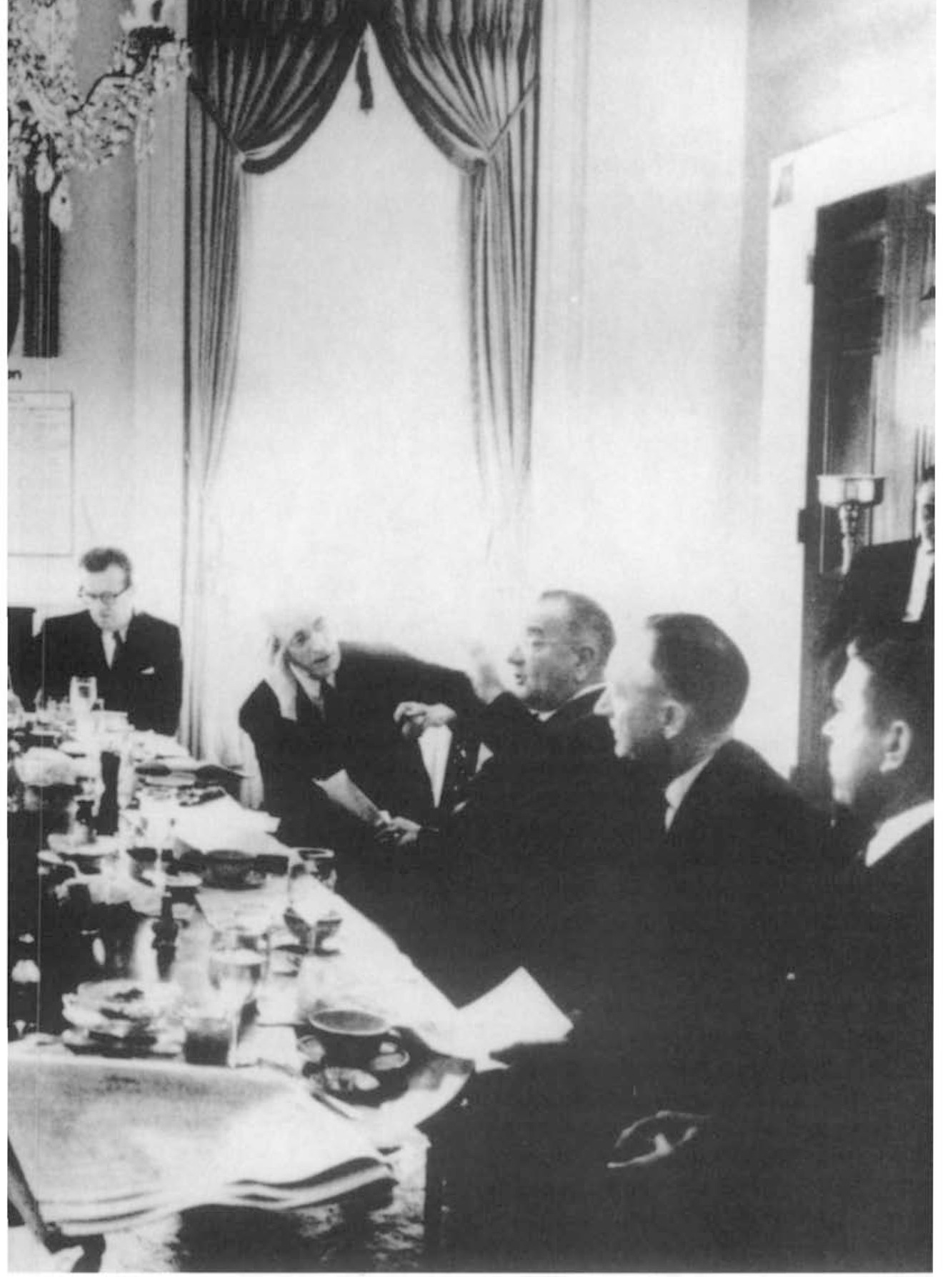 2 Breakfast with the Congressional leadership in the White House living - photo 3