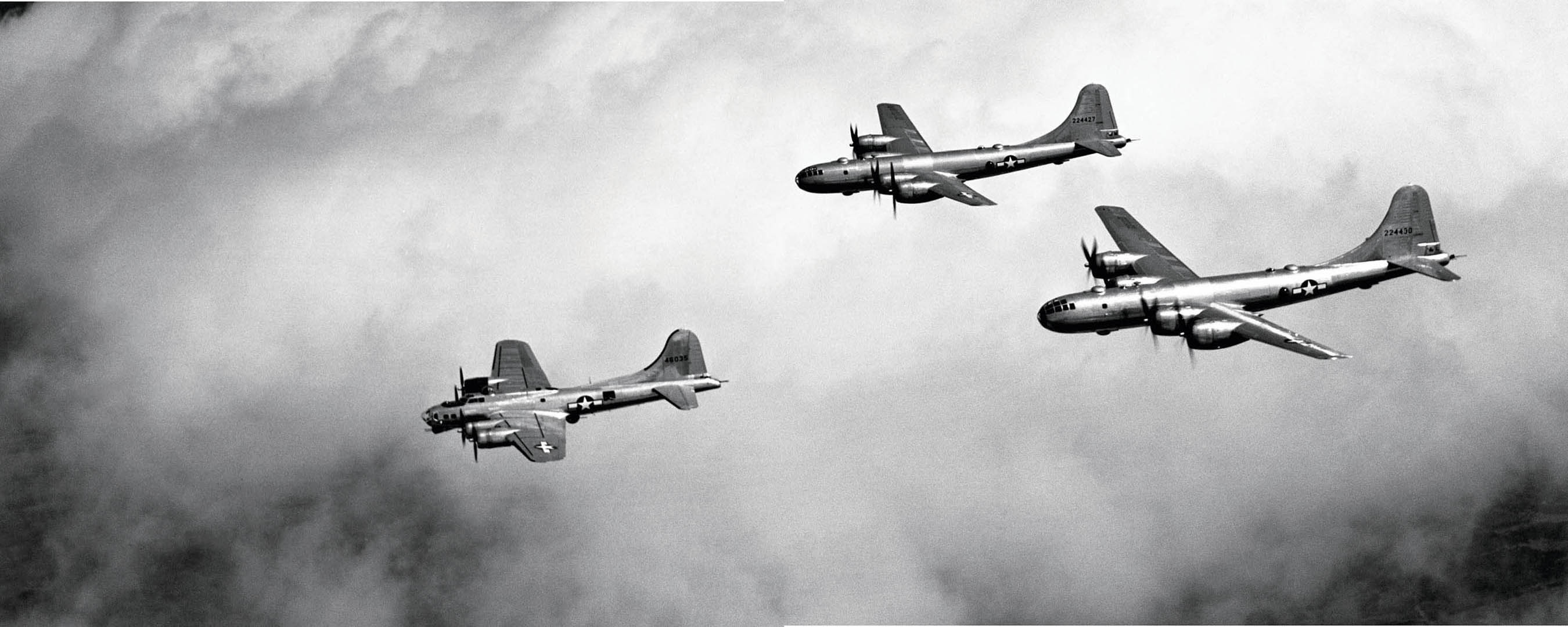 The advanced B-29 Superfortress right was much larger than its predecessor - photo 3