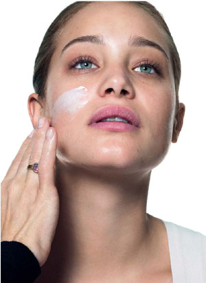 1 MOISTURIZER Moisturizer is the key to keeping skin hydrated and looking - photo 6