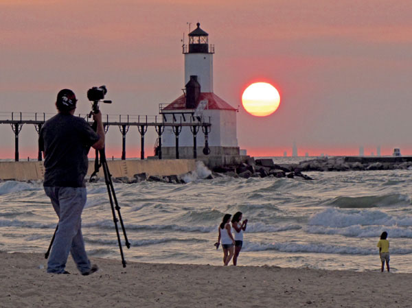 Photographer Jim Rettker catches another photographer about to catch a - photo 2