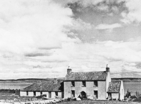 The cottage on Barrandale Island before renovations and repainting c1960 - photo 2