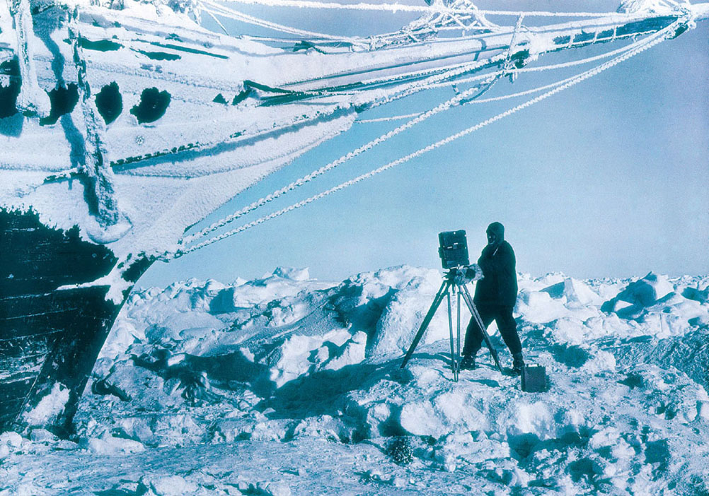 Frank Hurley photographing under the bows of the Endurance 1915 Glass Paget - photo 5