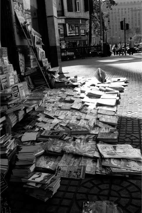 2 Informal bookselling such as in Cairo can help overcome perennial problems - photo 2