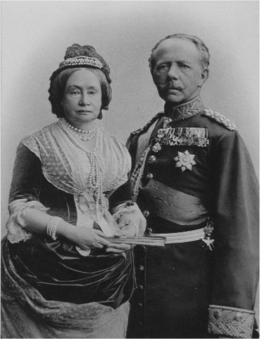 6 Grand Duke Carl Alexander and his originally Dutch wife Sophie on the - photo 8