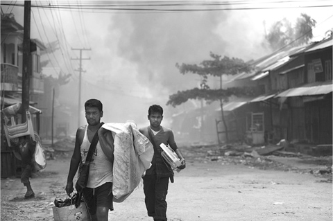 18 The dark side of reform Muslim Rohingya fleeing their homes as Sittwe - photo 20