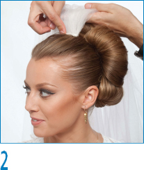 Decide where you want to insert the comb before you start styling the hair - photo 5