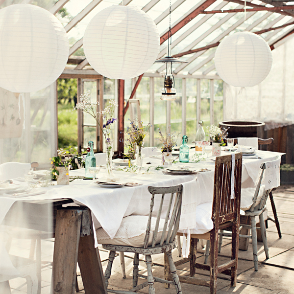 Tip Keep a spray bottle with water on hand if the linen tablecloth gets - photo 8