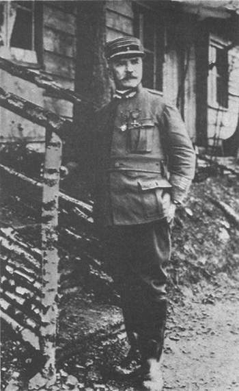 6 Lt-Colonel Driant at his command post in the Bois des Caures January 1916 - photo 7