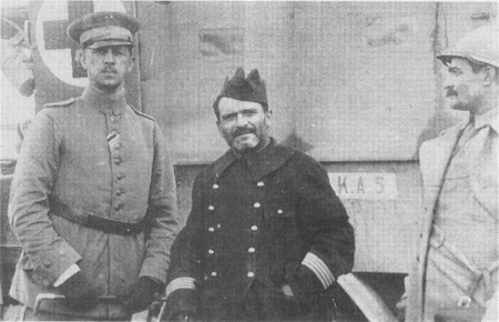 15 Commandant Raynal with his captors after the fall of Fort Vaux June 1916 - photo 16