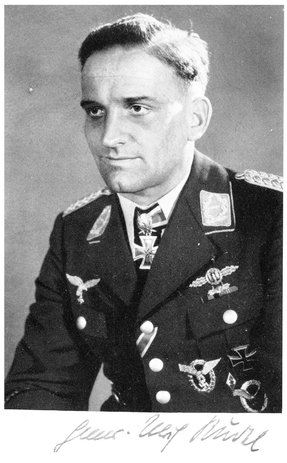 This is a signed photograph of Hans-Ulrich Rudel He flew over 2500 combat - photo 2