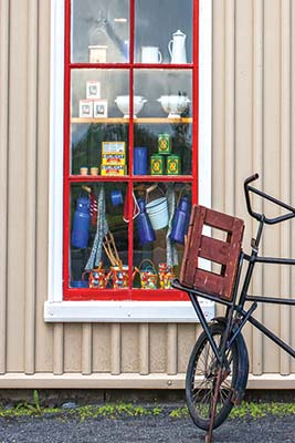 example of Reykjavks charm Hallgrmskirkja doors - photo 3