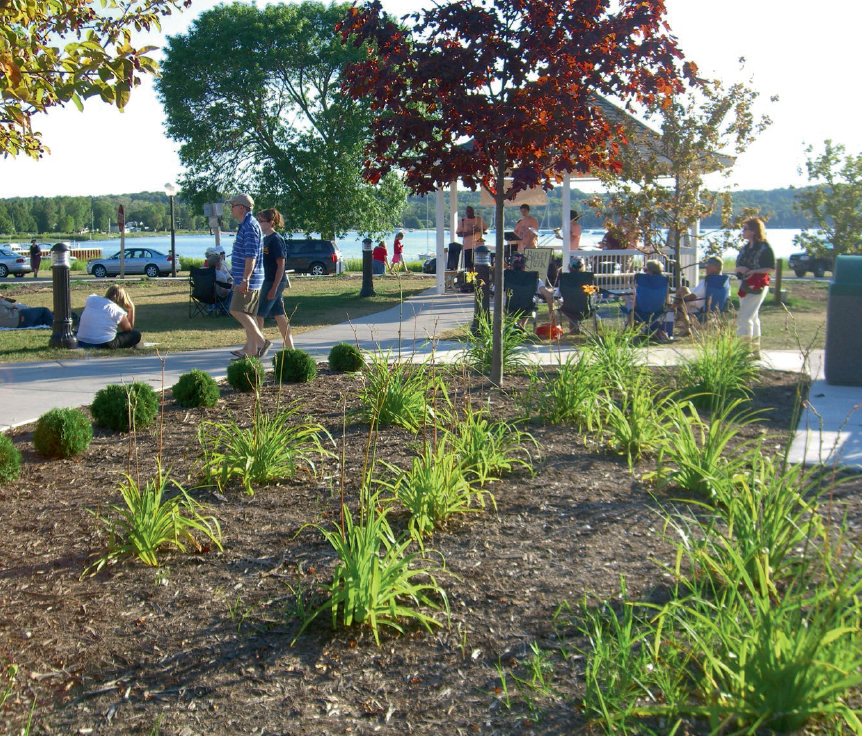 Here is the default American planting look wood-chip mulch with plants spaced - photo 5