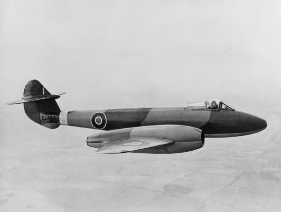 Meteor F4 EE454 was used by Group Captain HJ Wilson to capture the World - photo 14