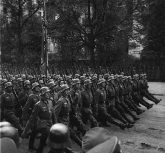 German soldiers march into Poland 1939 Weve all seen a little kid playing with - photo 4