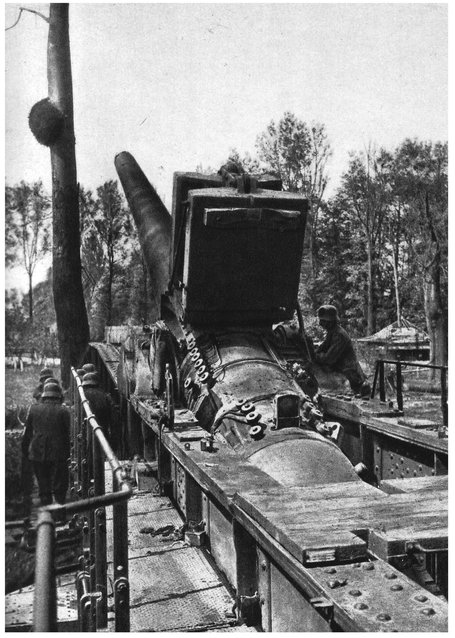 The crew of a 58cm railway gun prepare it for firing The crew of a 38cm - photo 10