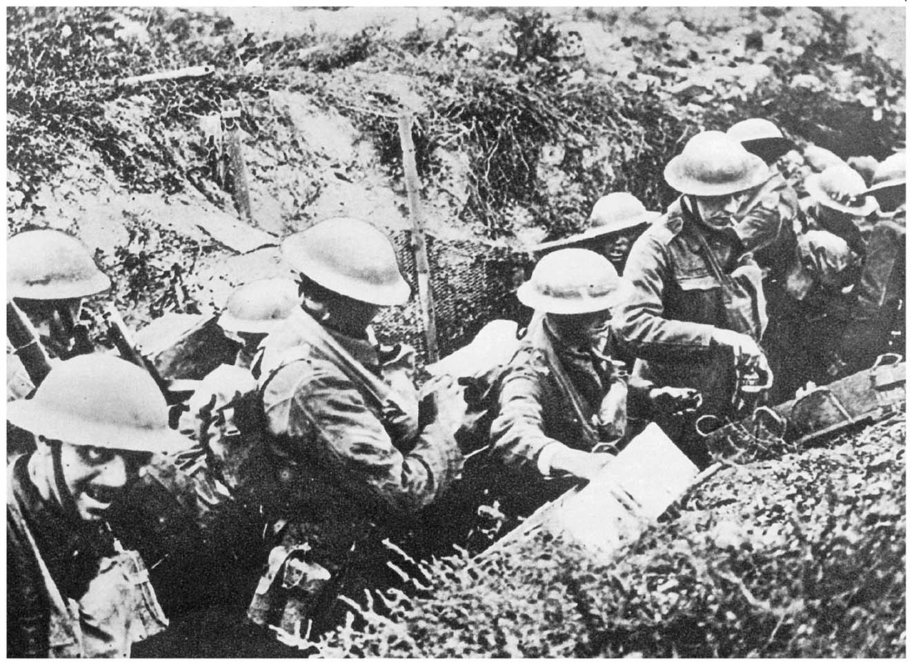 British troops await zero hour Meanwhile up on the Redan Ridge because of - photo 4