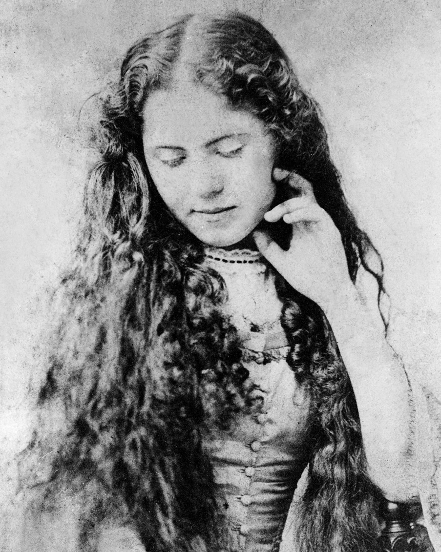 5 Eleanor Tussy Marx in 1873 at the age of 18 in pre-Raphaelite pose 6 - photo 7