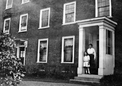 9 Doreen and her mother at Renshaw Corner We only have glimpses of Doreens - photo 4