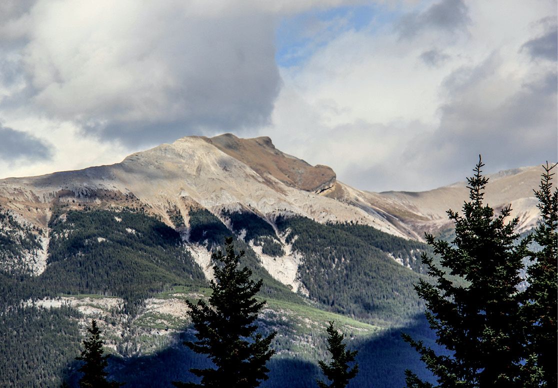 Once in the little town site of Jasper surrounded by many peaks you will - photo 21