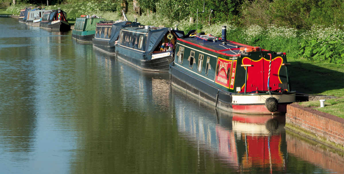 Narrowboat at the end of the rainbow Great Bedwyn Kennet Avon Canal L - photo 3