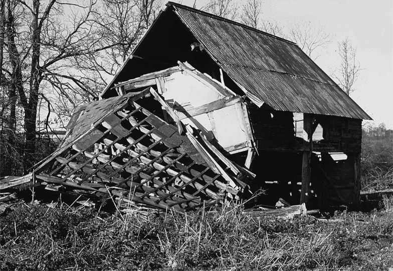 Timber-frame barn on the way out near Bromyard Herefordshire photo PA - photo 3