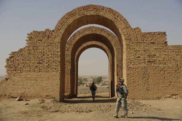 American soldiers patrolling around Aurs ruins About Charles River Editors - photo 1