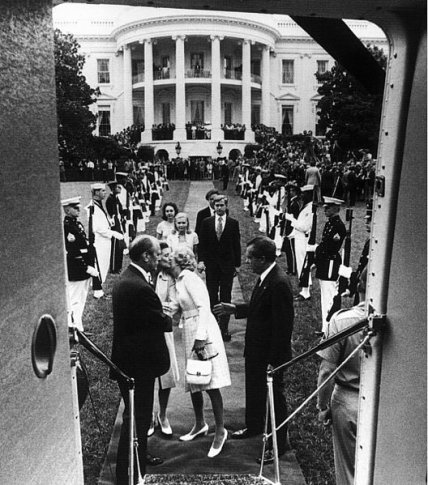 President Nixon leaving the White House on August 9 1974 I have never been - photo 4