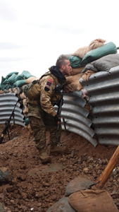 Keeping low to avoid ISIS snipers on the Daquq front Drinking chai with the - photo 22