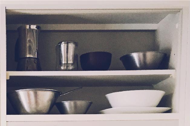 Even though I sometimes cook my own meals my tableware is kept to a minimum - photo 8