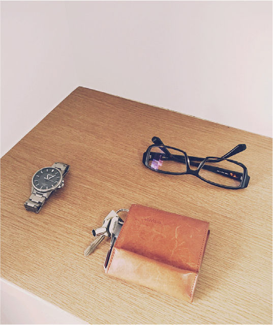 I keep my apartment and bicycle keys hooked to a thin wallet from abrAsus I - photo 11