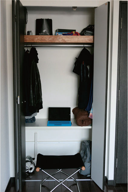 Is this a sparse closet or what Pull out a Microsoft Surface Pro and folding - photo 17