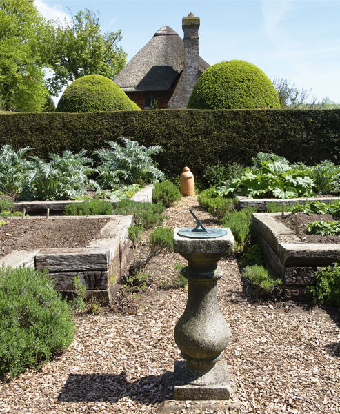 A sundial in the garden at Alfriston Clergy House A Cottage in the Country - photo 2