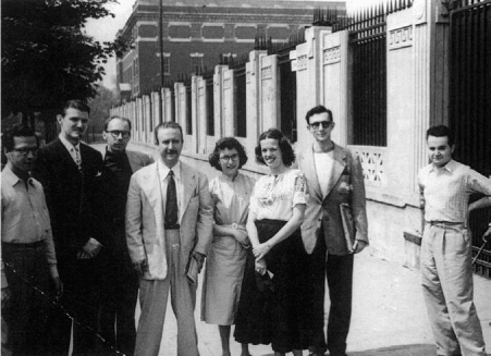 Arrau and pupils at Lewisohn Stadium on the campus of the City College of New - photo 1