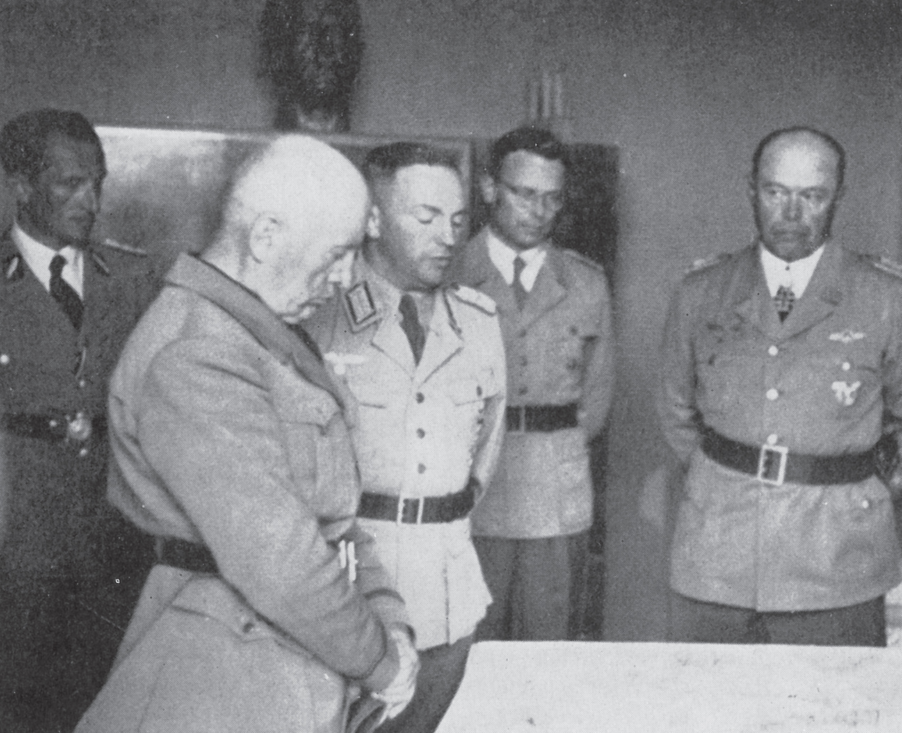 Mussolini at Kesselrings headquarters in ParmaAugust 1944 from left to right - photo 18